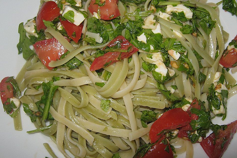 Schnelle Sommerpasta mit Rucola