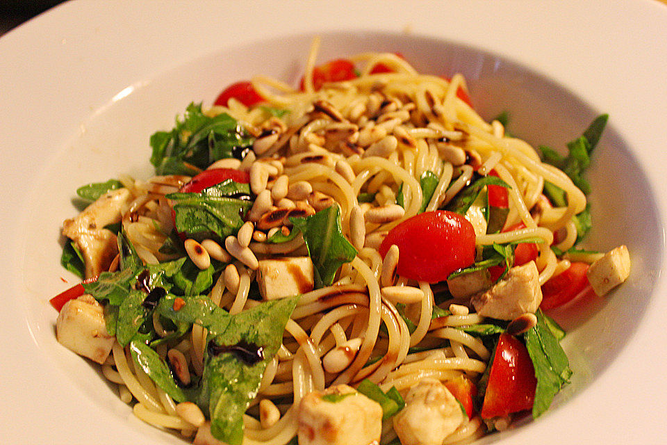 Schnelle Sommerpasta mit Rucola