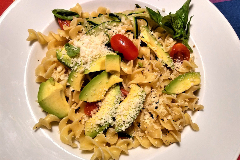 Farbige Sommerpasta