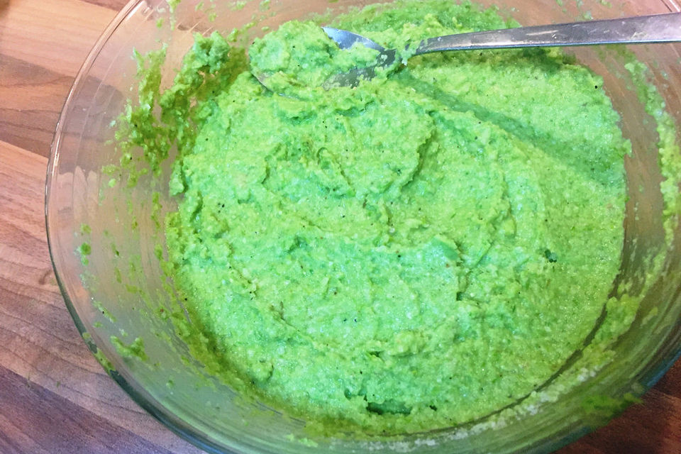 Grünes Spargelpesto