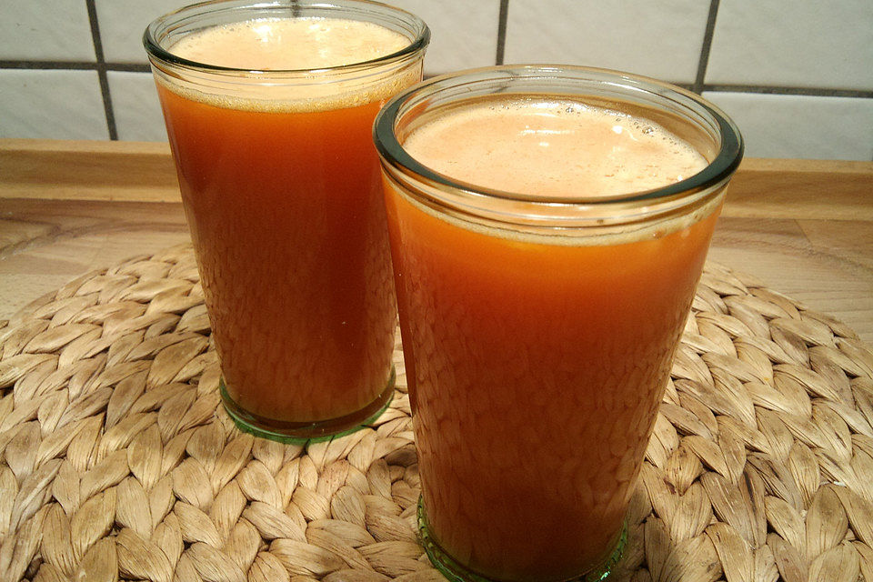 Ananas-Orangen-Möhren-Saft