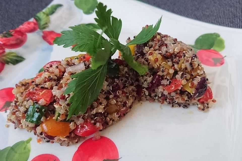 Säuerlich-orientalischer Quinoa-Salat