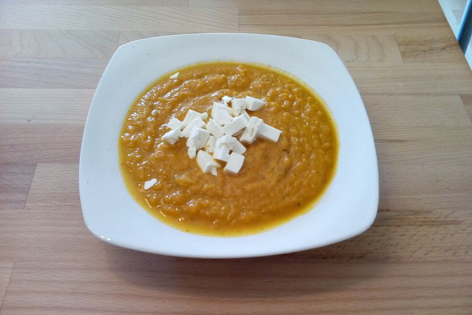 Möhrensuppe mit Feta