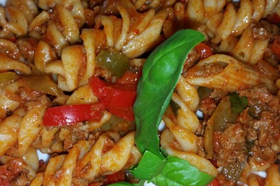 Paprika - Nudelpfanne mit Hackfleisch