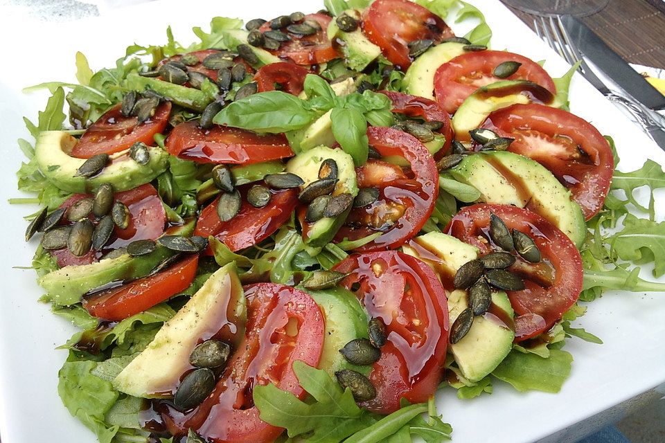 Tomaten-Avocado-Salat