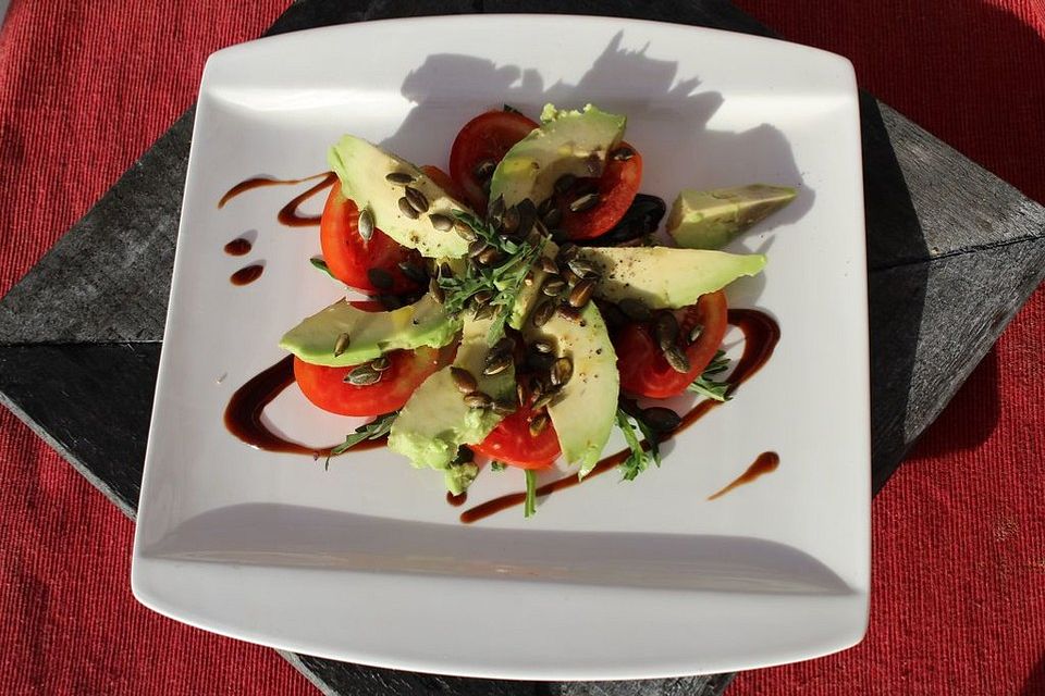 Tomaten-Avocado-Salat