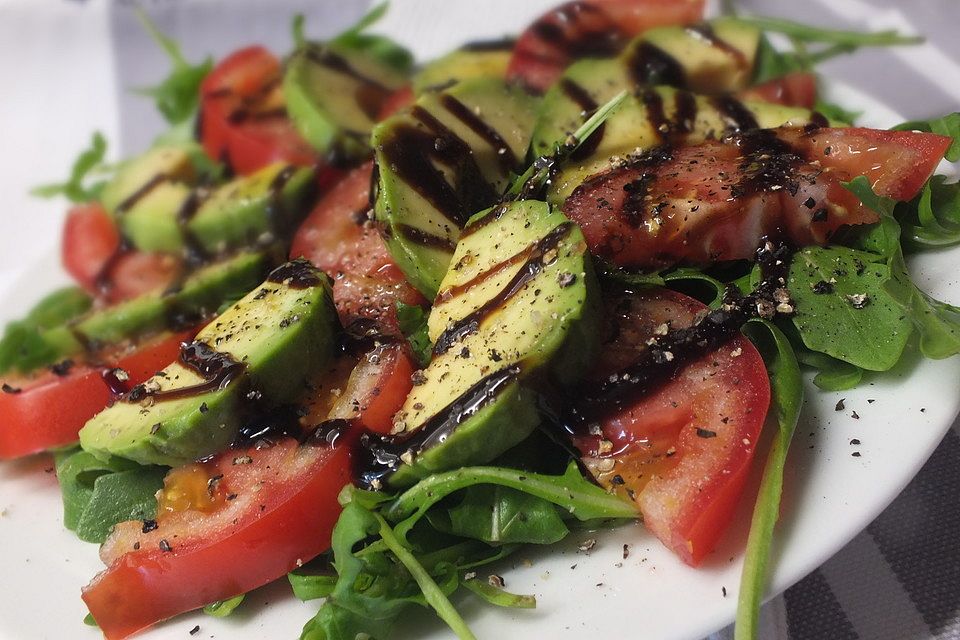 Tomaten-Avocado-Salat