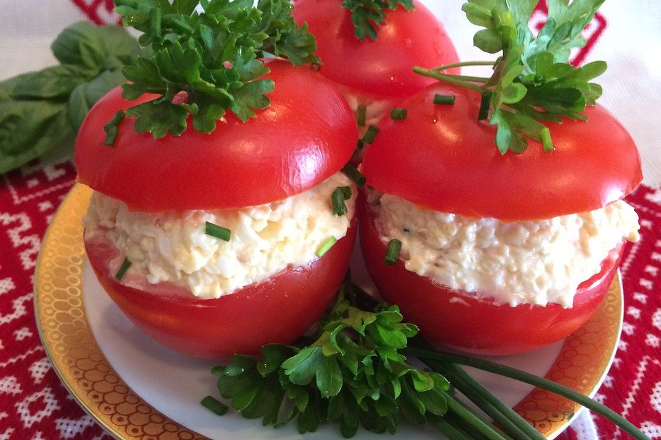 Tomaten gefüllt mit Bilochka