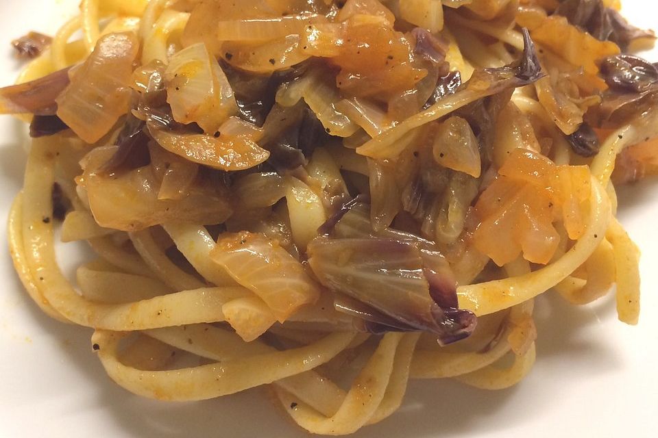 Pasta mit Radicchio-Sauce