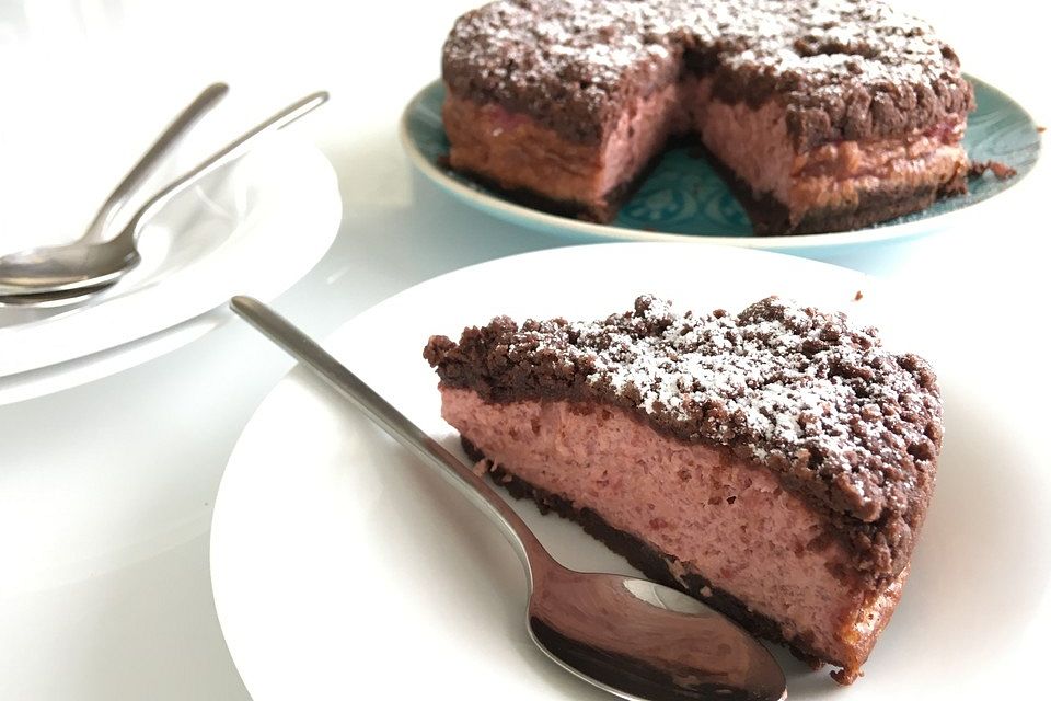 Schokoladen-Streuselkuchen mit Himbeeren