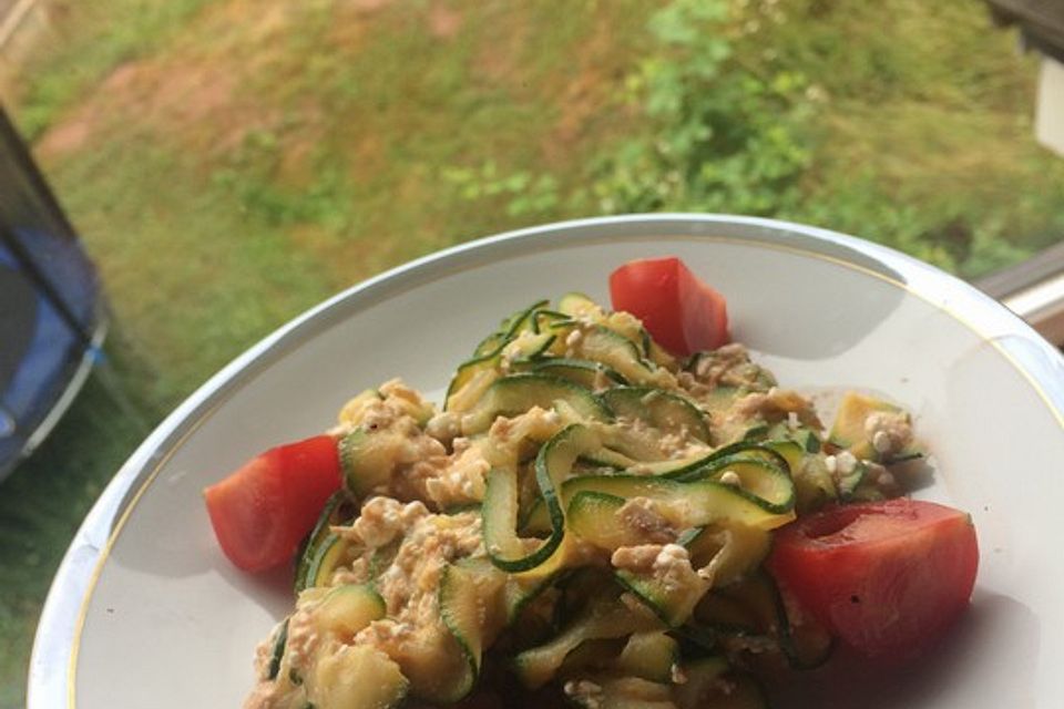 Zoodles mit Thunfisch