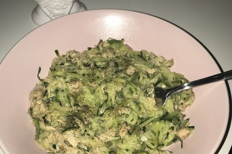 Zoodles mit Thunfisch