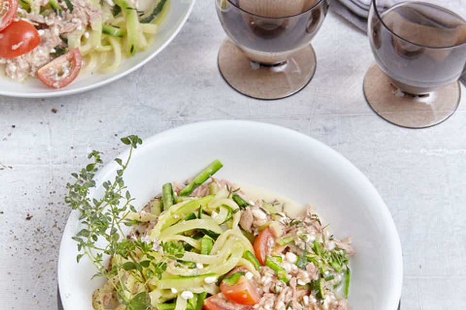 Zoodles mit Thunfisch