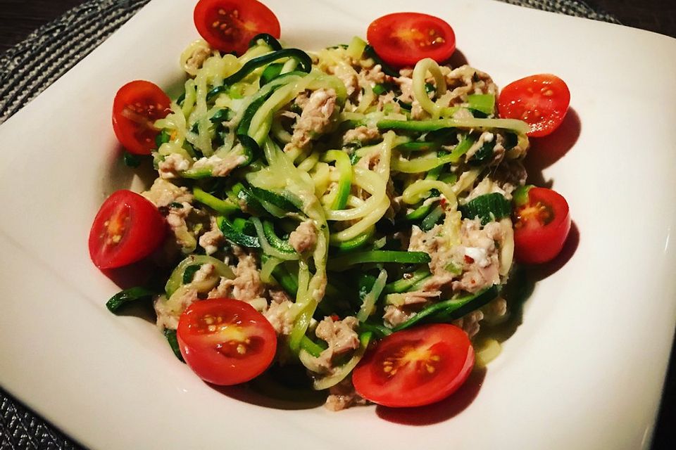 Zoodles mit Thunfisch