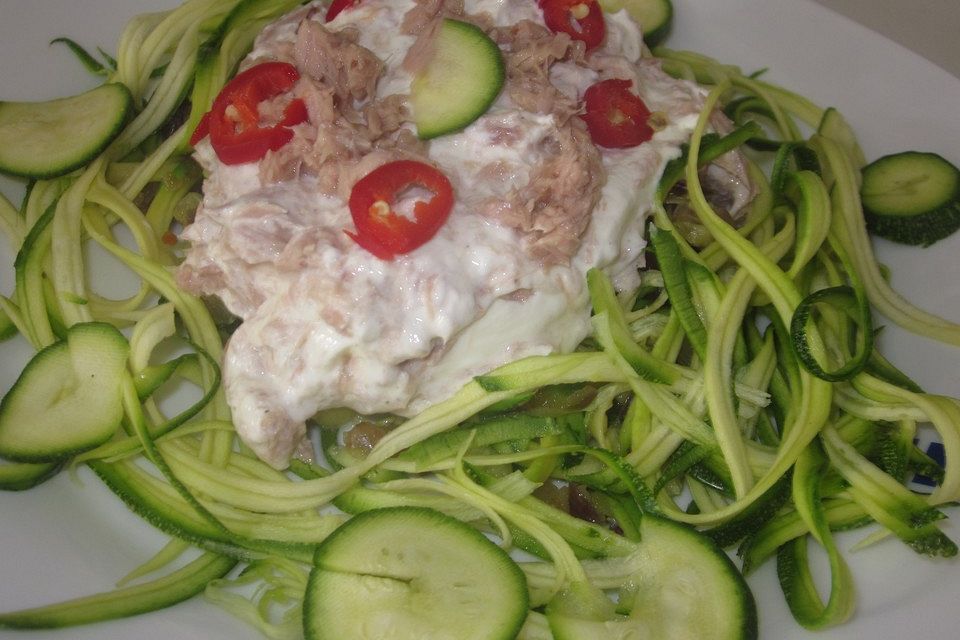 Zoodles mit Thunfisch