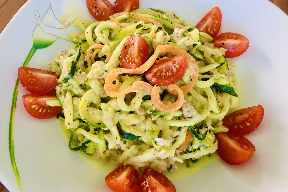 Zoodles mit Thunfisch