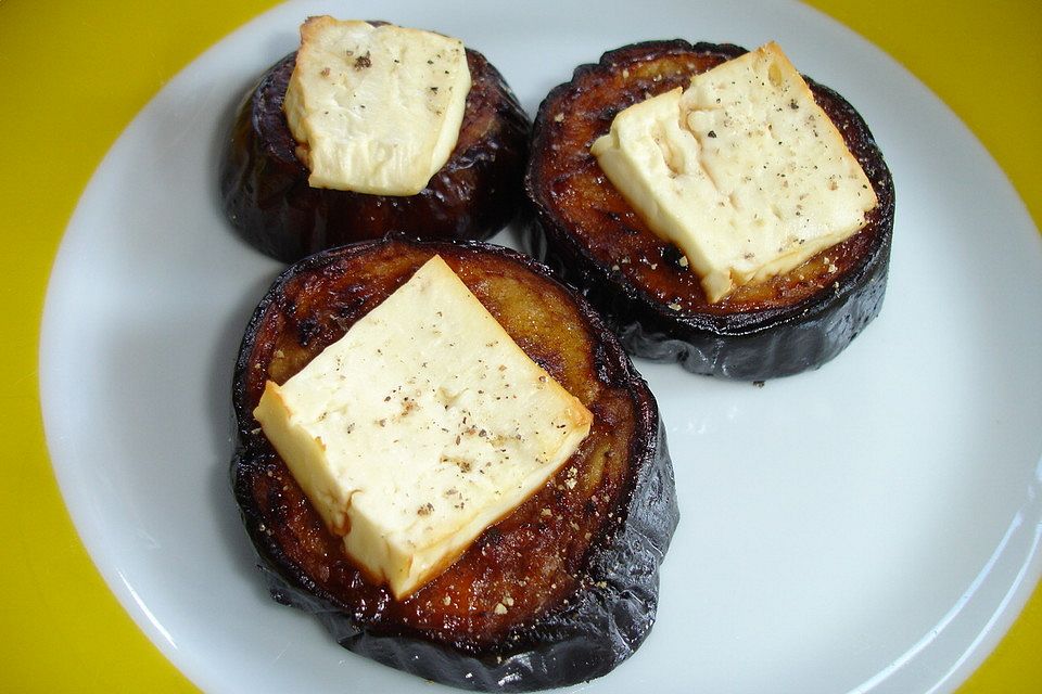 Auberginen gebacken mit Schafskäse