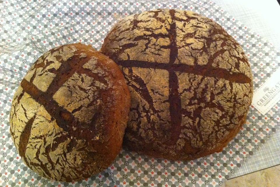 Vollkorn-Roggen-Sauerteig-Brot