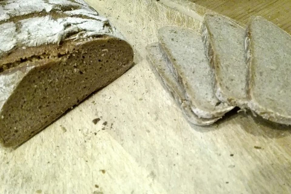 Vollkorn-Roggen-Sauerteig-Brot