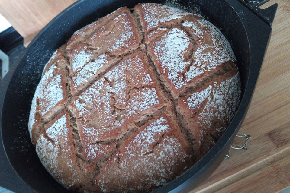 Vollkorn-Roggen-Sauerteig-Brot