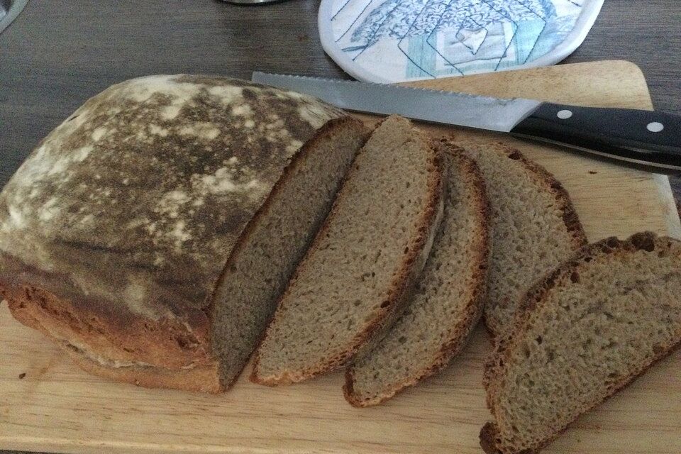 Vollkorn-Roggen-Sauerteig-Brot