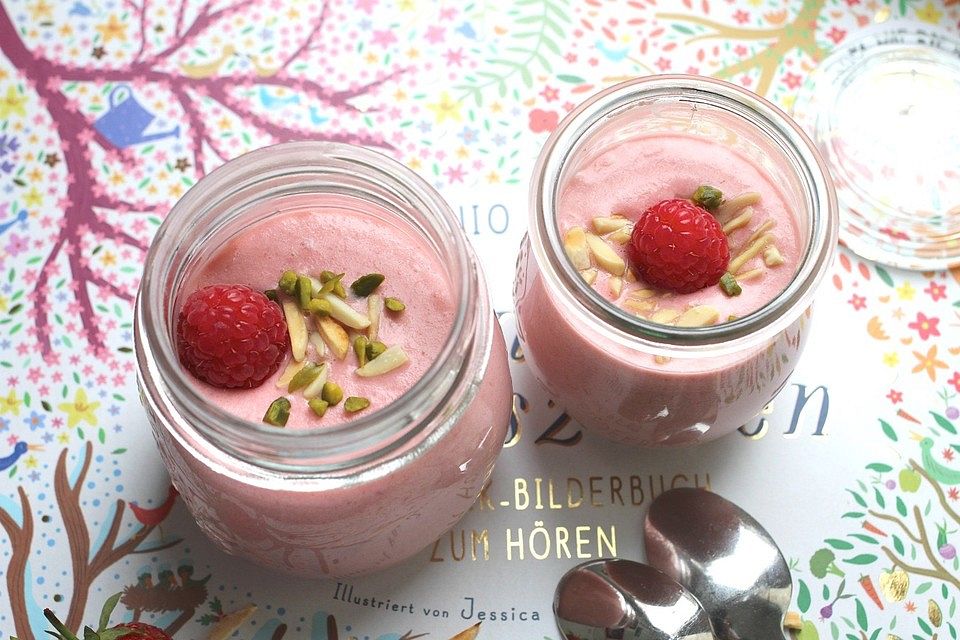 Fruchtige Erdbeer-Himbeermousse