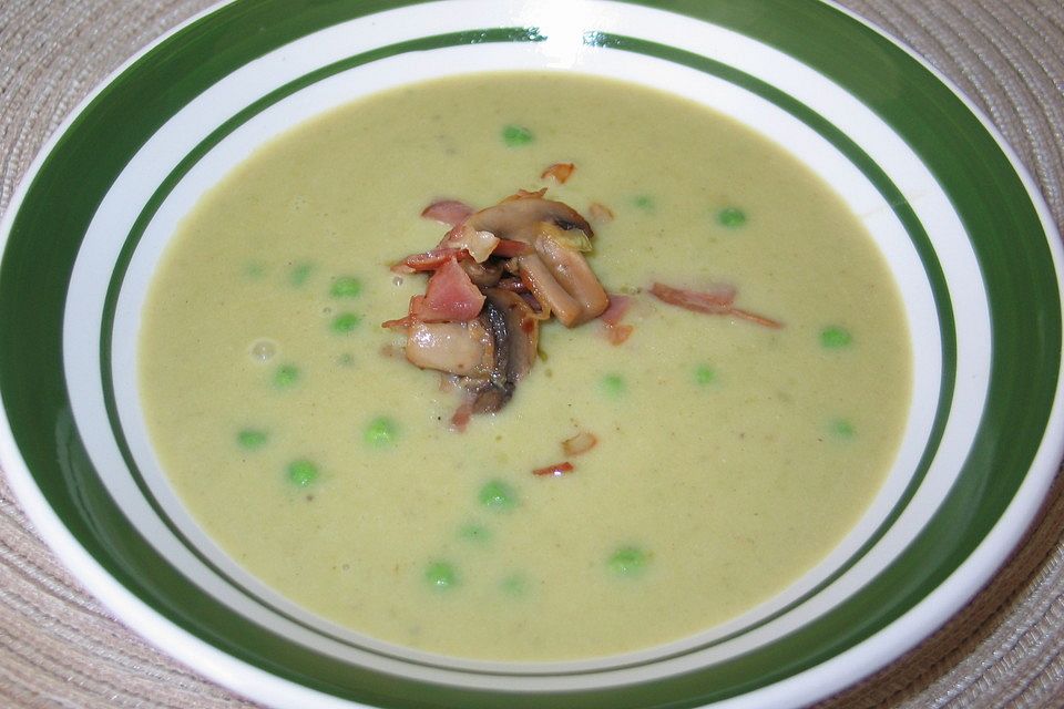 Erbsen-Kartoffelsuppe mit Speck