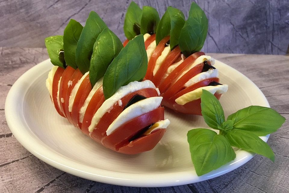 Tomate-Mozzarella-Fächer