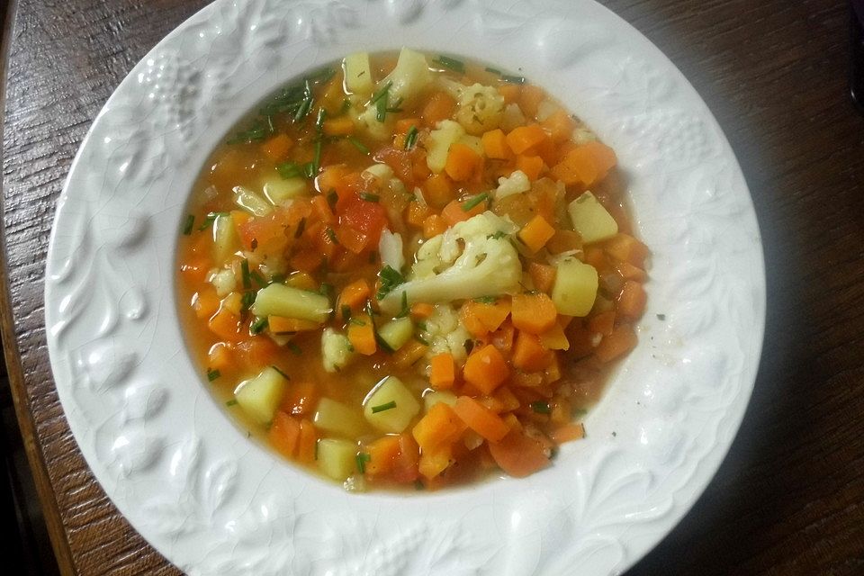 Bunte Gemüsesuppe