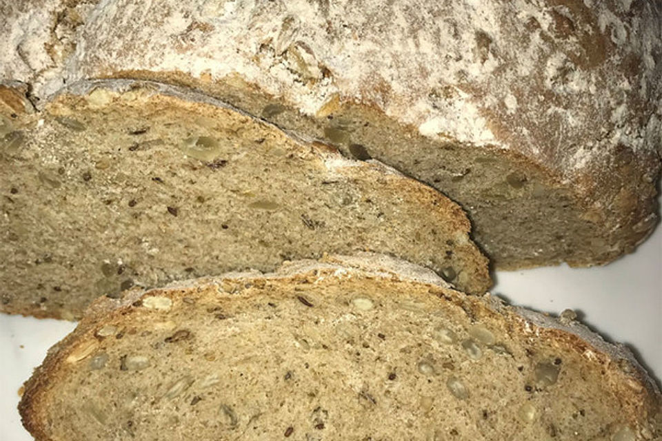 Gewürzbrot mit Sonnenblumenkernen