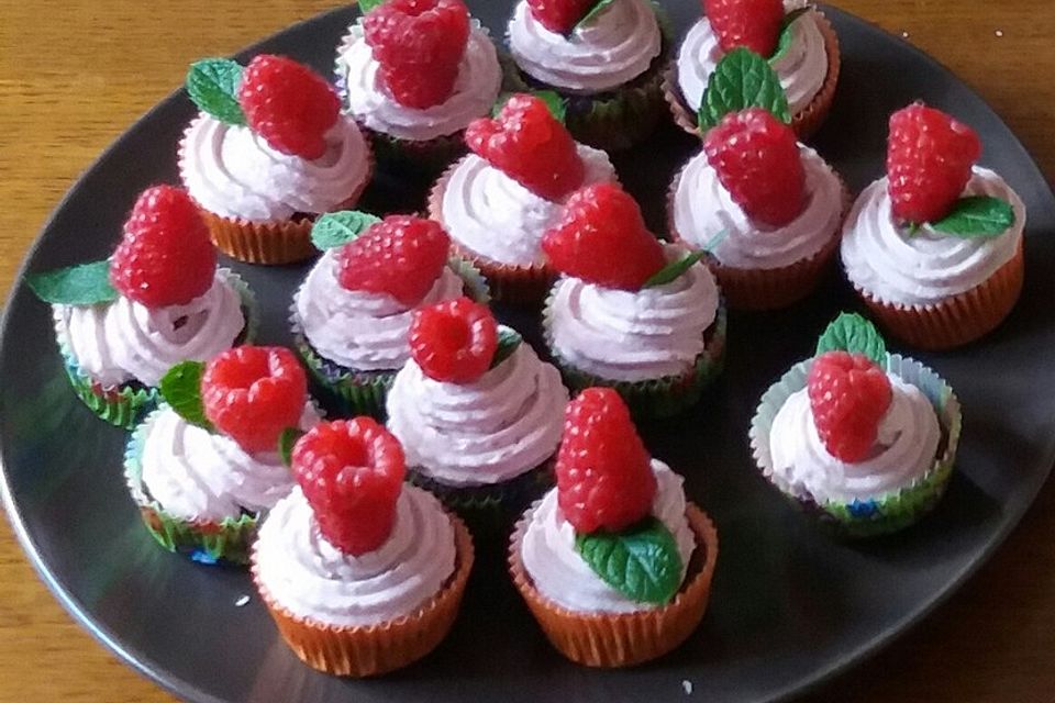 Leichte Himbeer-Mohn-Cupcakes