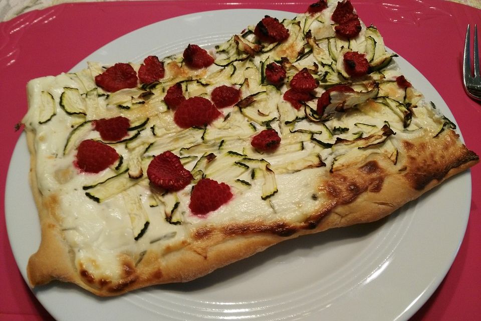 Zucchinipizza mit Himbeeren