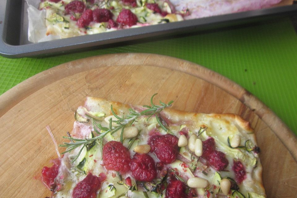 Zucchinipizza mit Himbeeren