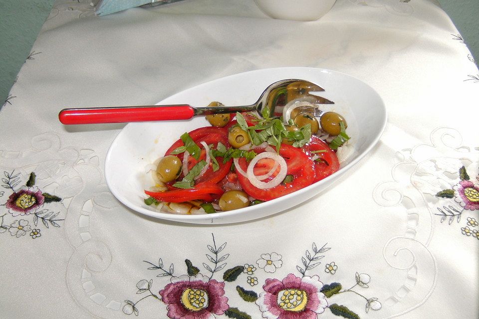 Aromatischer Tomatensalat