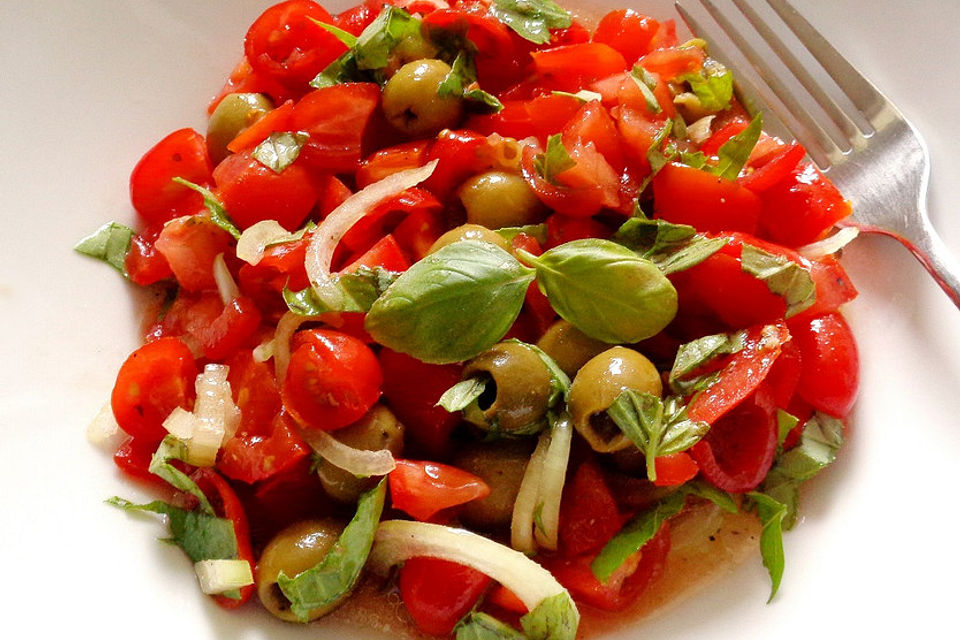 Aromatischer Tomatensalat