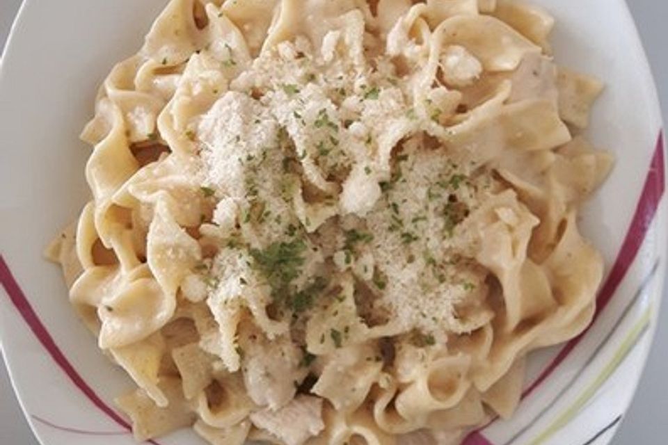 Nudeln mit Parmesan-Hähnchen