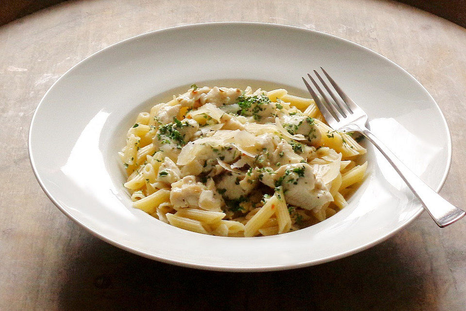 Nudeln mit Parmesan-Hähnchen