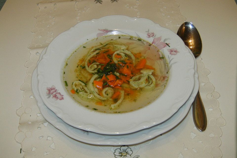 Kräuterflädlesuppe