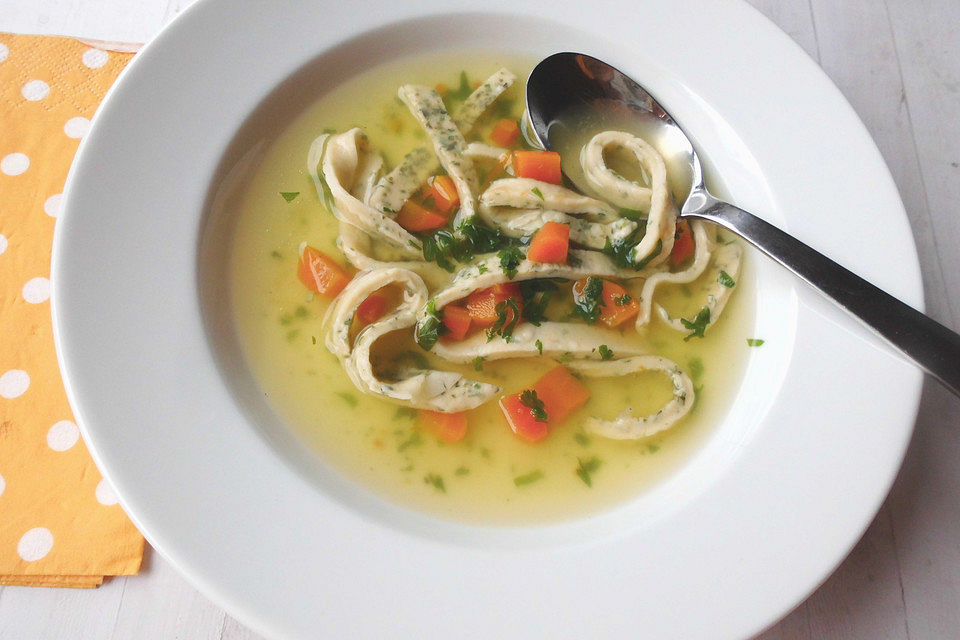 Kräuterflädlesuppe