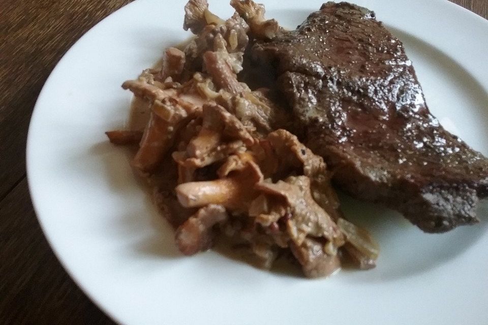 Steaks mit Pfifferlingsoße