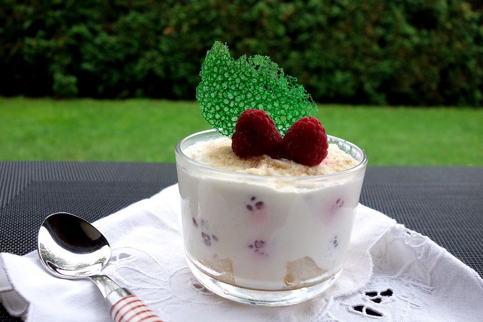 Fruchtiges Himbeertiramisu