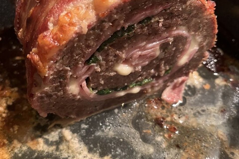 Hackfleisch-Bacon-Käse-Rolle