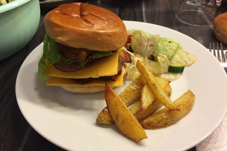 Falafel-Burger mit Ofenkartoffeln