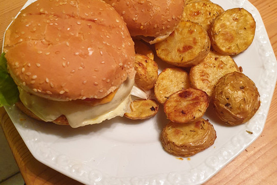 Falafel-Burger mit Ofenkartoffeln