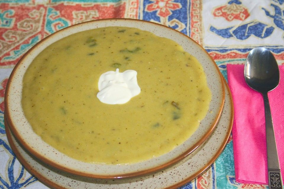 Kartoffelsuppe mit Poblano-Chilis