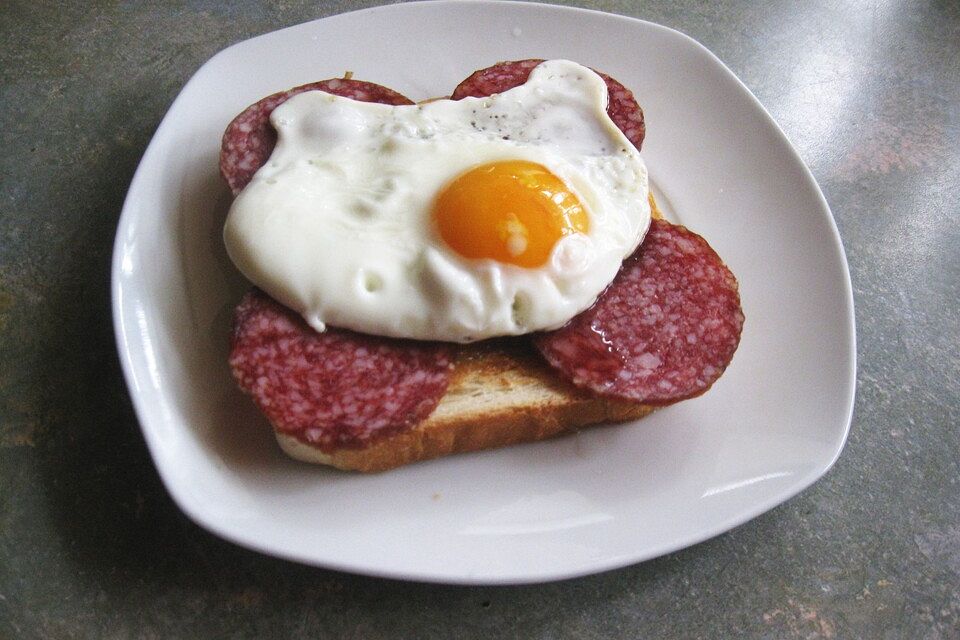 Spiegeleier auf Toast