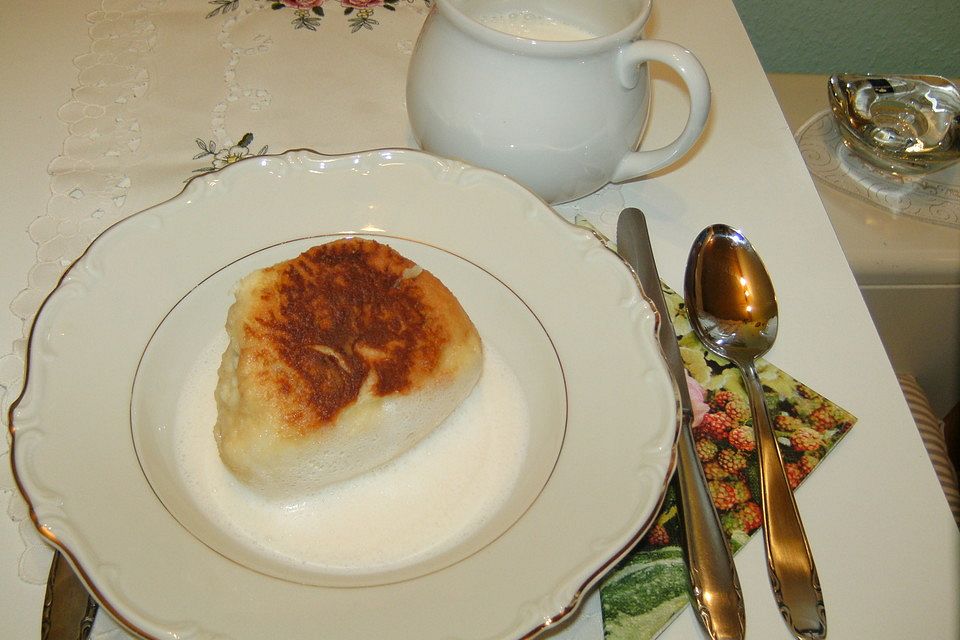 Dampfnudeln mit Mostschaumsauce