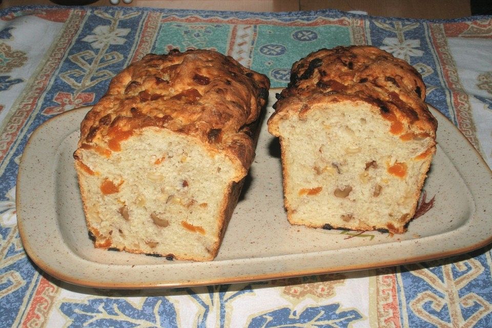 Schweizer Aprikosen-Nuss-Brot