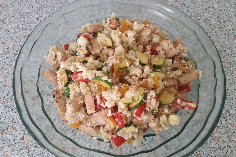 Blumenkohlsalat mit Hähnchenbruststreifen