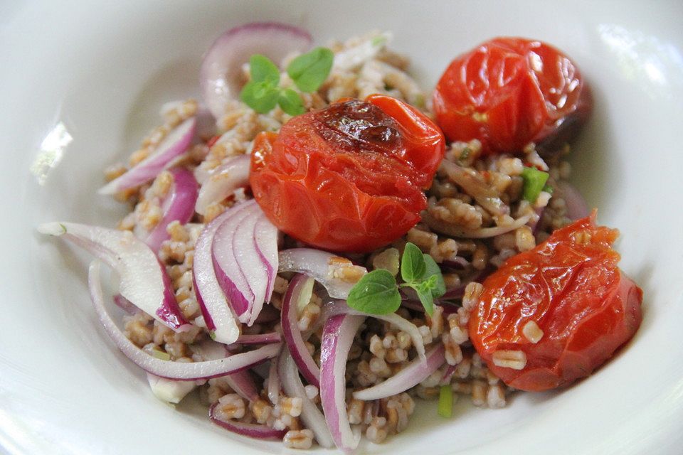 Dinkel mit karamellisierten Kirschtomaten